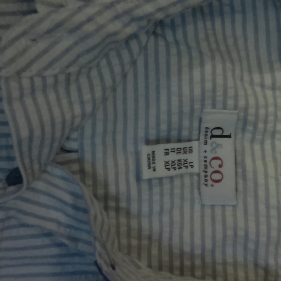 Denim and Company Button Blouse - Picture 5 of 5